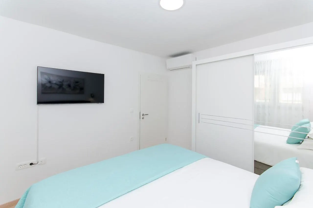 Lanuna Apartment Split