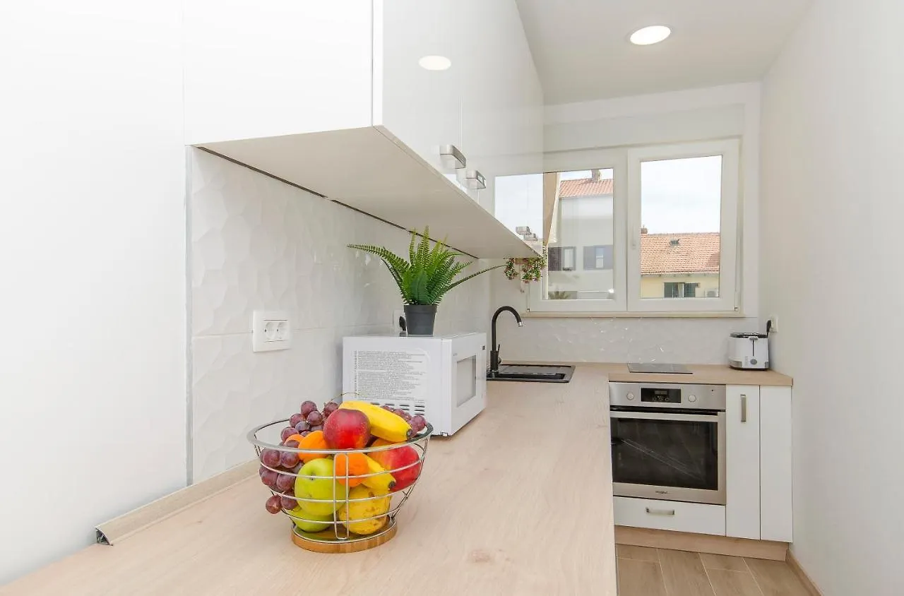Lanuna Apartment Split