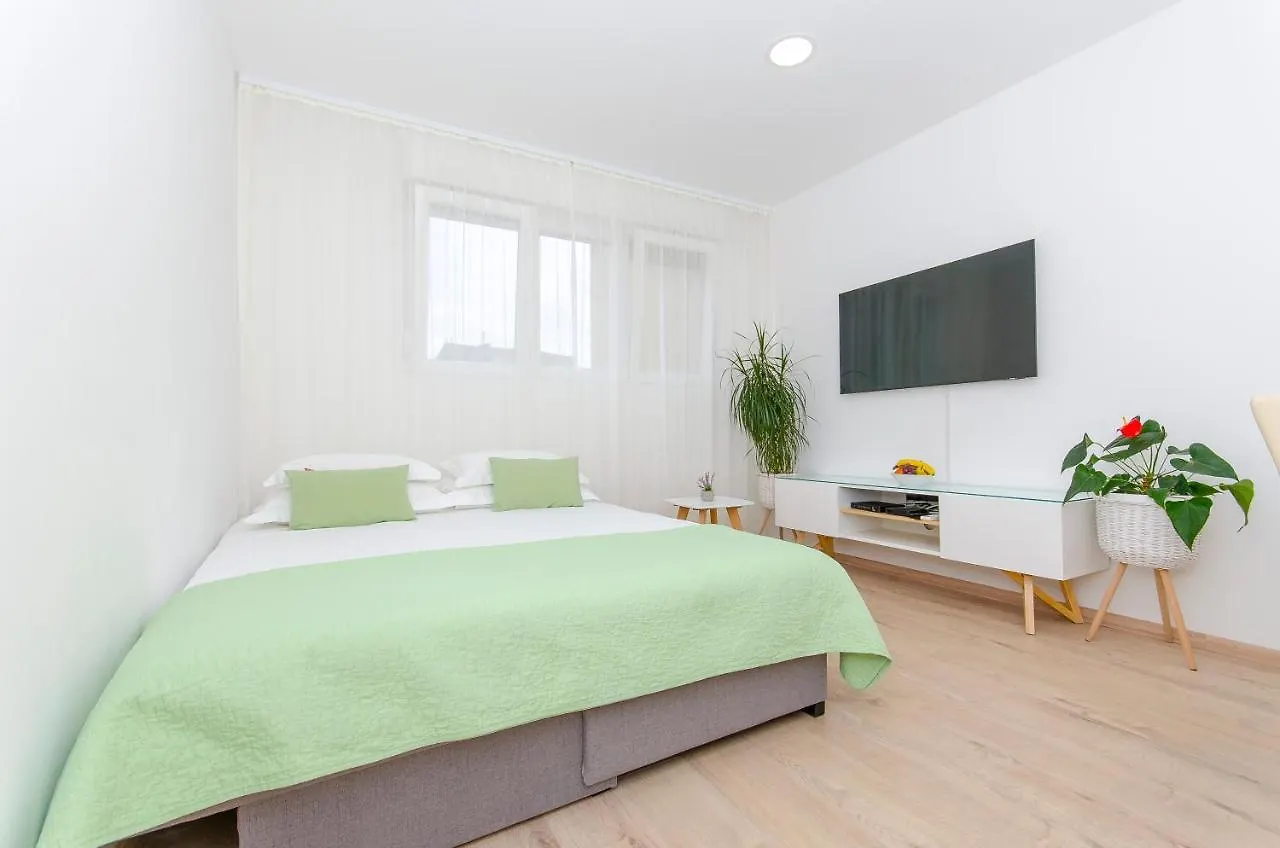 Lanuna Apartment Split