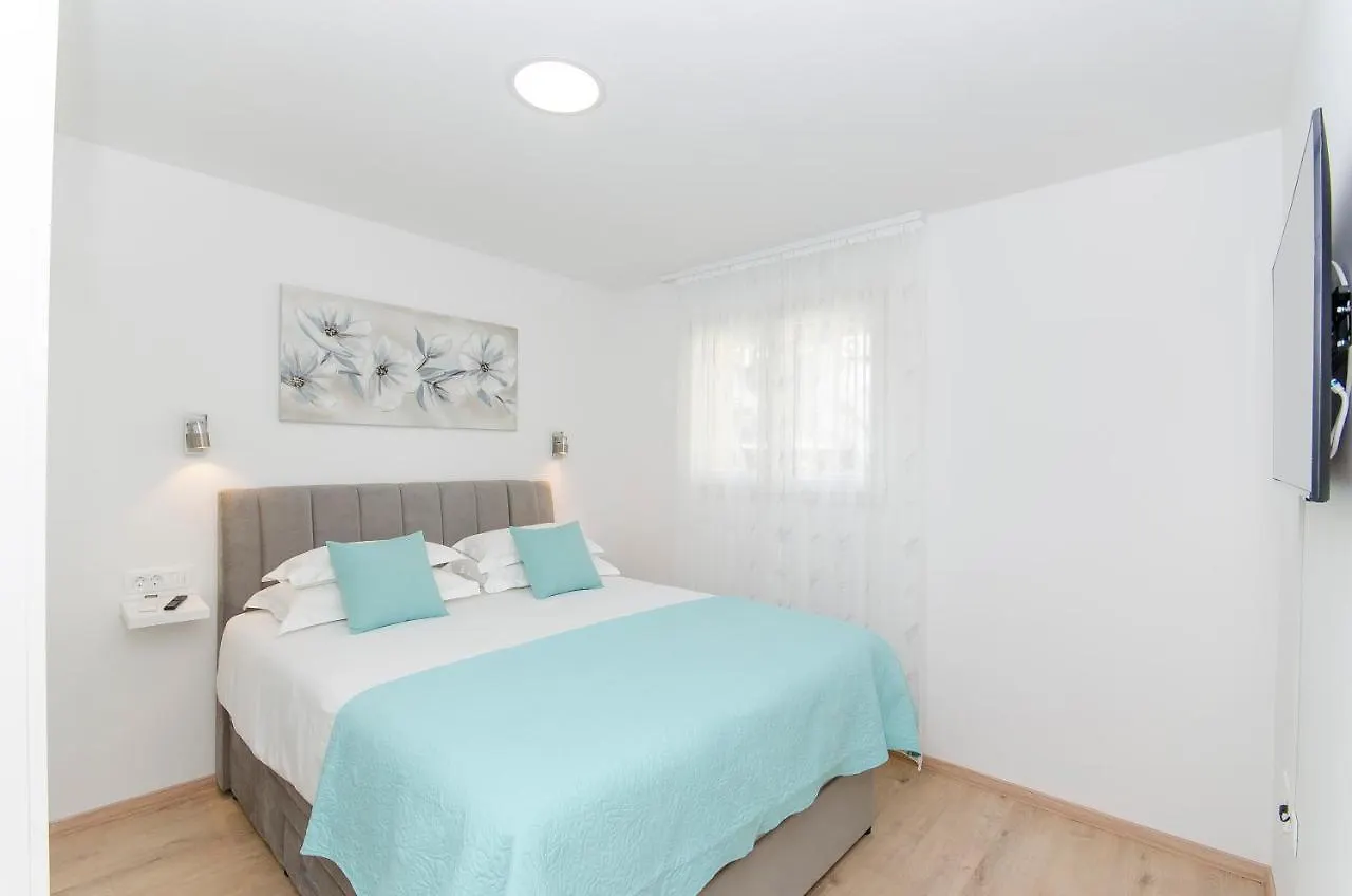 Lanuna Apartment Split
