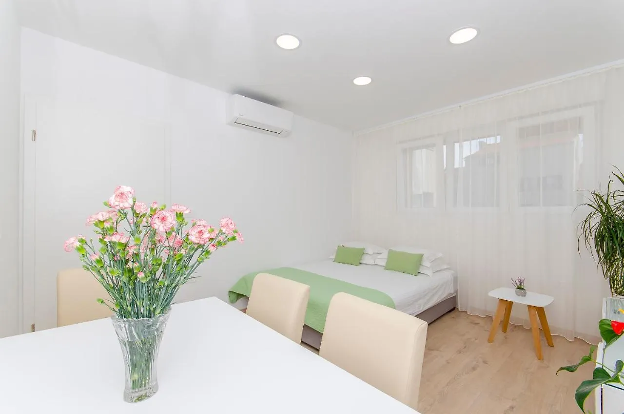 Lanuna Apartment Split 0*,